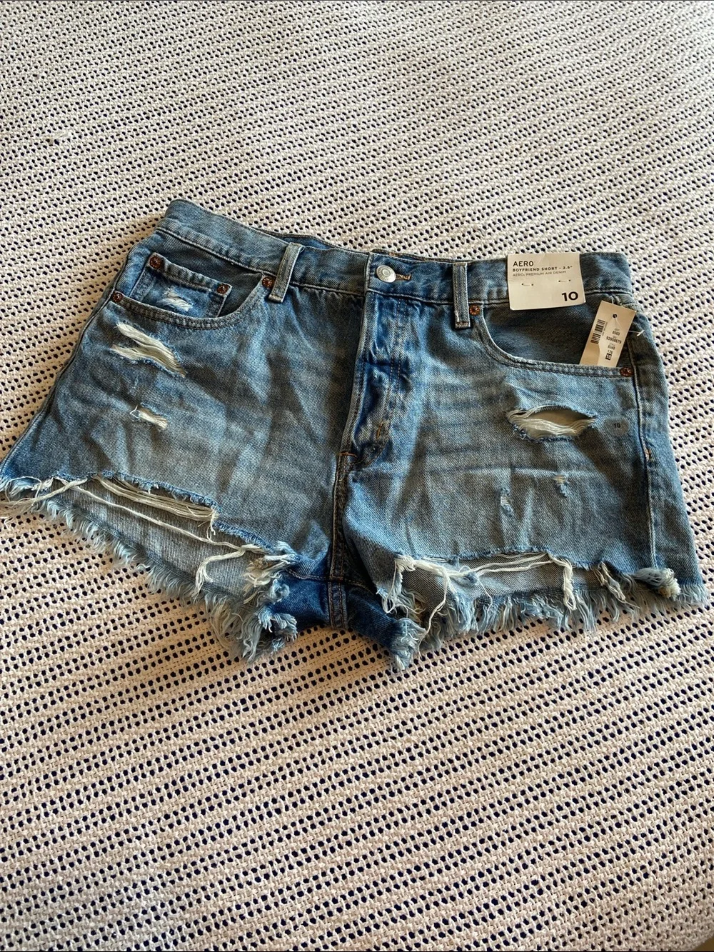 AERO Premium Air Denim Boyfriend Distress Shorts Button Fly Size 10